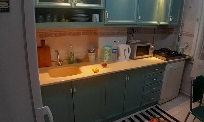 Sirinevler Mahallesi Casa | Piso entero 2 habitaciones 1 salón 1 cocina 1 baño wc muy cerca del metro