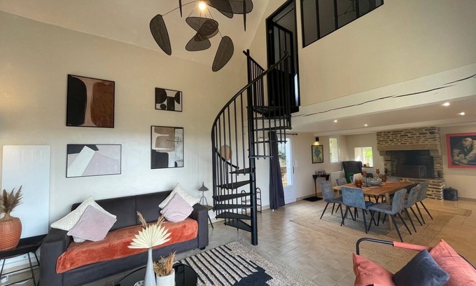 Saint-Senier-de-Beuvron Casa | Entire house sleeps 1-6, pet friendly. 20 mins to Mont St Michel.