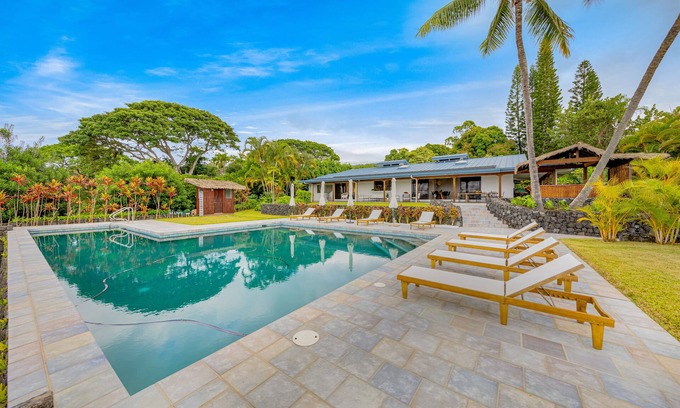 Kalaoa Casa | Entire Gated Estate w/ Lap Pool Ocean View AC in DT Kona