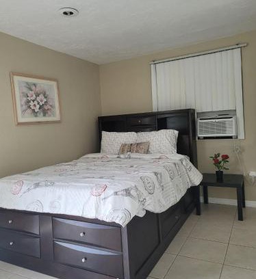 Southgate Casa | Entire Guesthouse 5 mins to Siesta Key & downtown