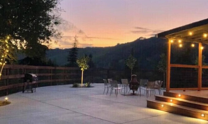 Castro Valley Cabaña | Entire Hilltop Cottage Retreat with Canyon Views: Heart of the the Bay Area