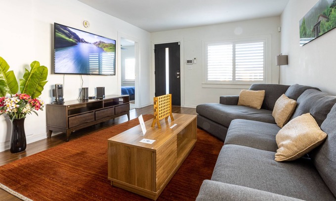 Los Angeles Casa | ENTIRE HOME 2 bed 1 bath!