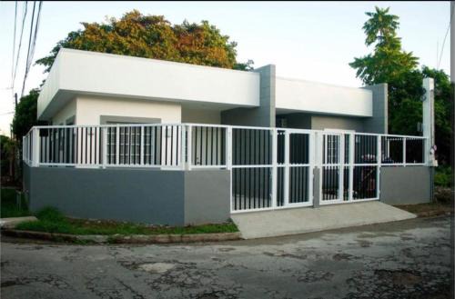 Daet Casa | Entire Home Fully Furnished Netflix AC Auto washer and Dryer