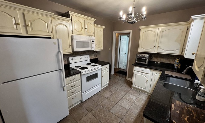 Chickasaw Gardens Casa | Entire Home in Heart of Memphis