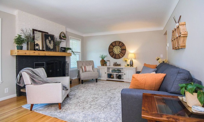 Richfield Casa | Entire Home in Minneapolis by Airport & Mall of America!