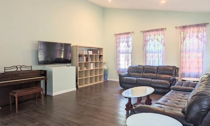 Langdon Casa | Entire Home in NE DC. 5 BD/3BA