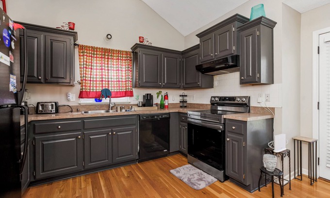 Olathe Casa | Entire home in Olathe, Kansas