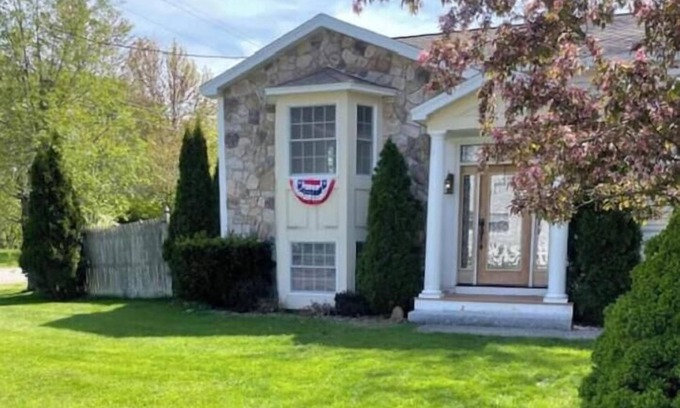 Southern Coast Casa | Entire Home In Saco Maine + GYM