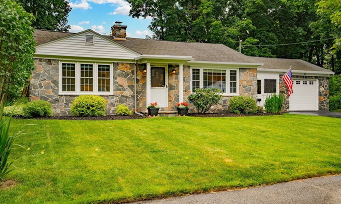 Southern Coast Casa | Entire Home in Sunny Saco + Gym