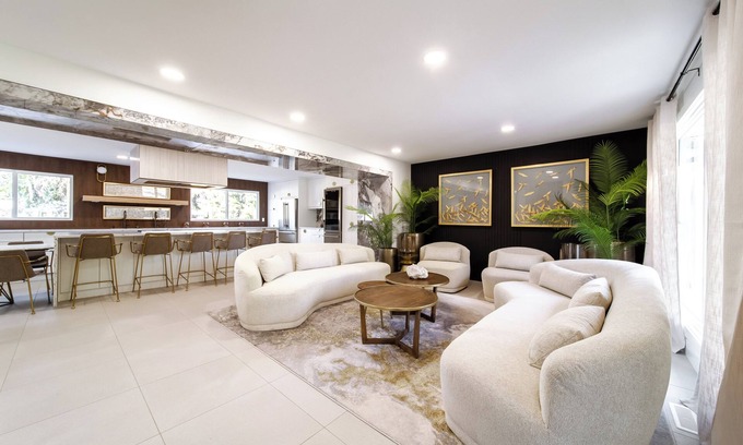 Northwest Edmonton Casa | *Entire Home*Luxury Retreat*Hot Tub*A/C