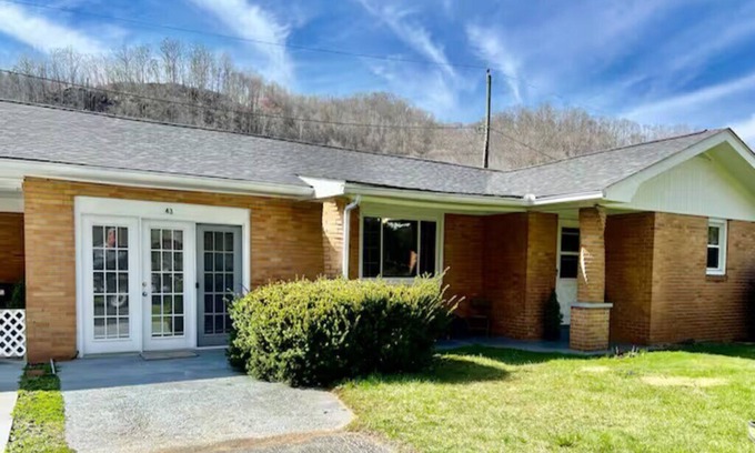 Isom Casa | Entire Home near Whitesburg