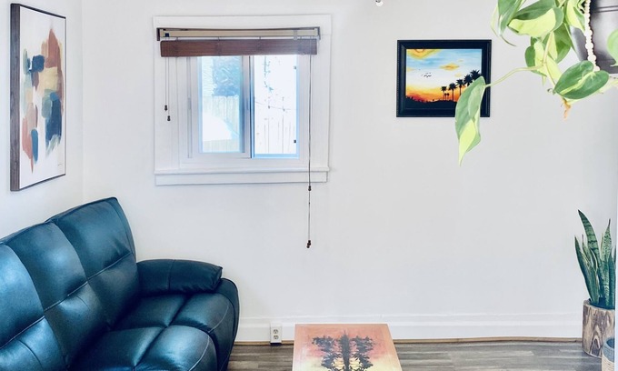 Golden Hill Cabaña | ☀️Entire Home⭐️Private outdoor yard/dining space, Central A/C, parking!🚗
