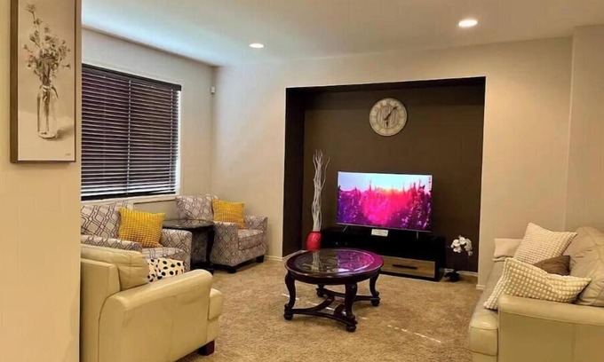 Winnipeg Casa | Entire home - Roomy 4 bedroom House