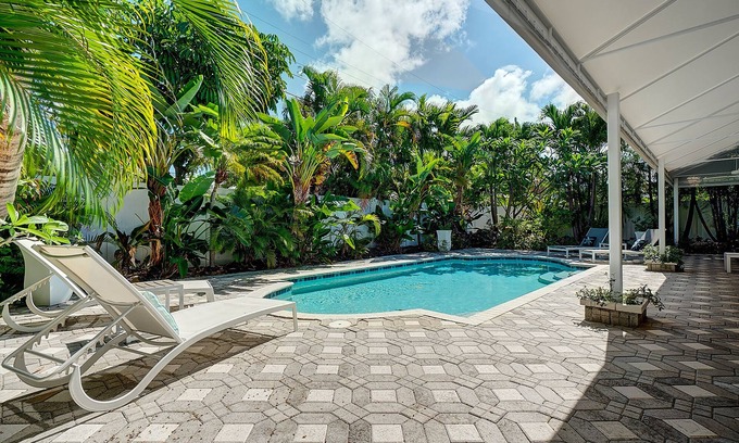South Corals Casa | Entire home with a resort style pool. Close to beaches, shopping & resturants.