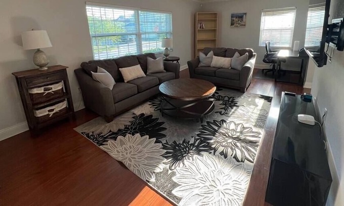 Palma Ceia Casa | Entire Home with Private Yard - 3 Bed/2 Bath Centrally Located Home!!