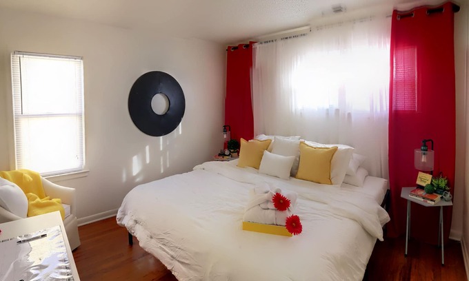 Madison Heights Casa | Entire Home 👑 🛌 Xfinity TV WIFI Free WasherDryer
