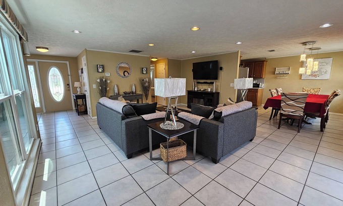 Sunbeam Casa | ENTIRE HOUSE 3/2 GREAT FOR FAMILY