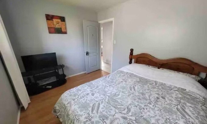 West Edmonton Casa | Entire House 3 bedroom Walking to West Ed Mall