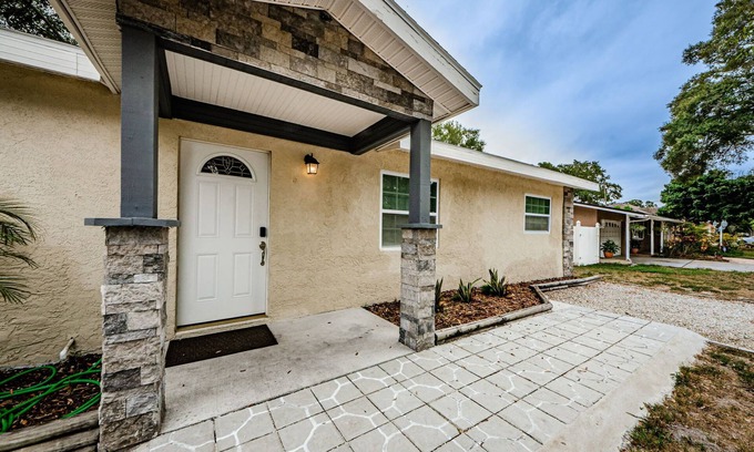 Highpoint Casa | Entire House close to the beaches, Ballpark, EddieC Moore & Joe DiMaggio Stadium