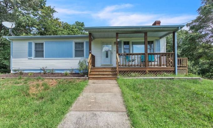 Afton Casa | Entire house in Afton, VA, The Cottage at Stumble Creek - 3 bedroom