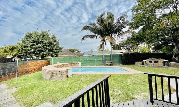 Beacon Bay Casa | Entire House in Beacon Bay - Golden Location
