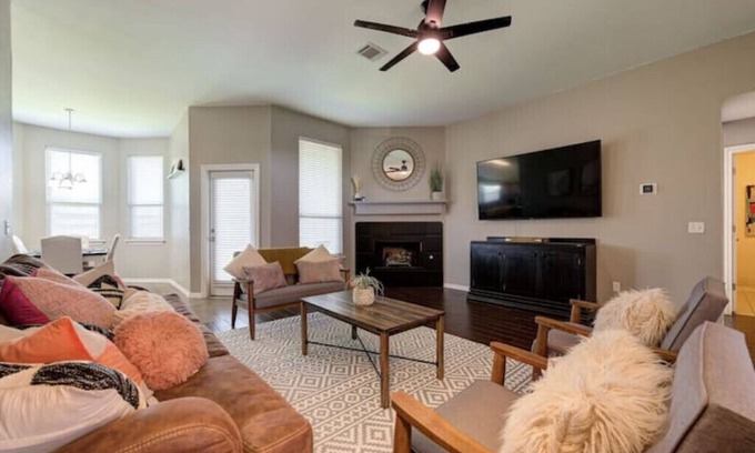 Edmond Casa | Entire House in Edmond