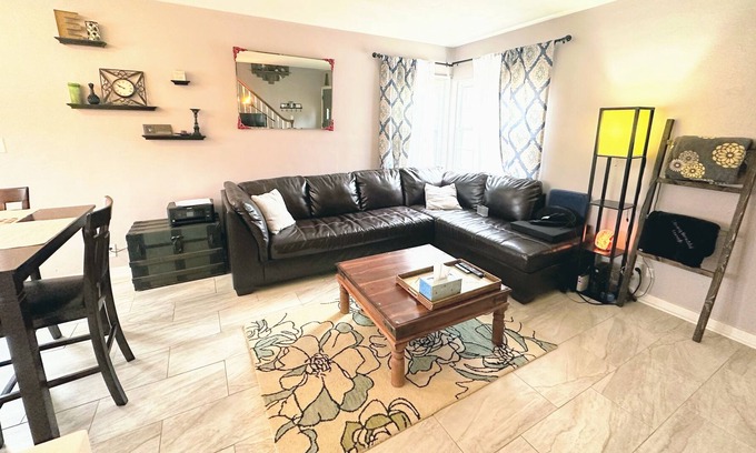 North Kansas City Casa | Entire House in Perfect Location! Renovated & Cozy w/ Chill Patio & Grill Dining