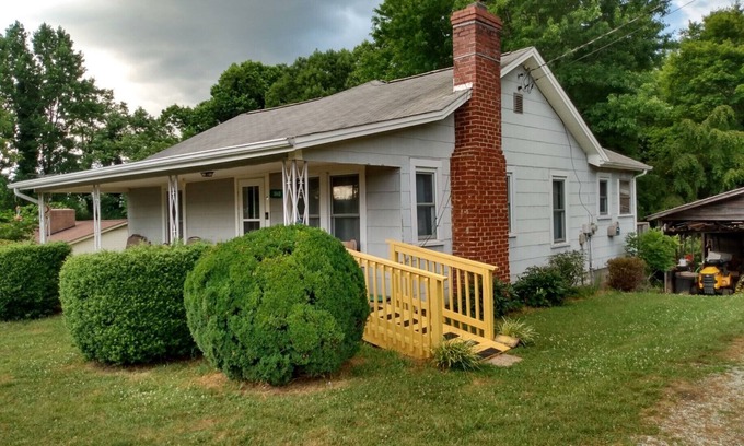 Morganton Casa | Entire House in the Heart of Western Burke County, NC