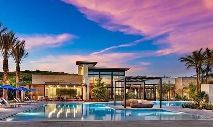 Irvine Casa | Entire House-Luxury 24hr Guard Gated Community 3B3.5B with Pools & EV Charging