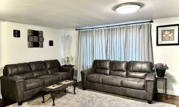 Ferndale Casa | Entire house minutes away from BWI airport, close to Annapolis, Baltimore, DC