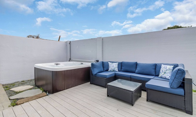 Salinas Casa | Entire house near Monterey with Jacuzzi