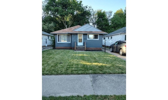 Garfield Heights Casa | Entire house, quiet street, close to metropark!