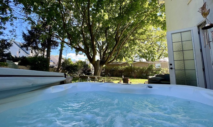 Southeast Yonkers Casa | Entire house with Hot Tub 25 Mins to Manhattan