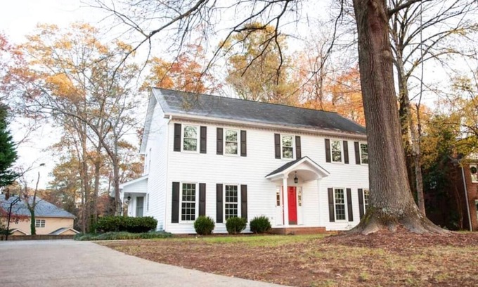Dalton Casa | Entire House with Parking | Ideal for Long Stays!