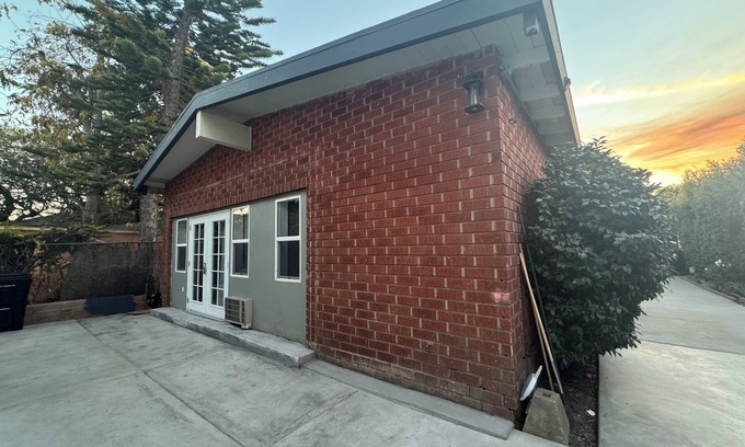 Sawtelle Casa | Entire house with WiFi, AC in enchanting Santa Monica free parking
