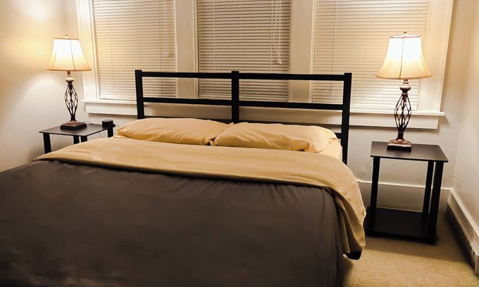 Dearborn Apartamento | Entire independent 1 bedroom Apartment - no kitchen