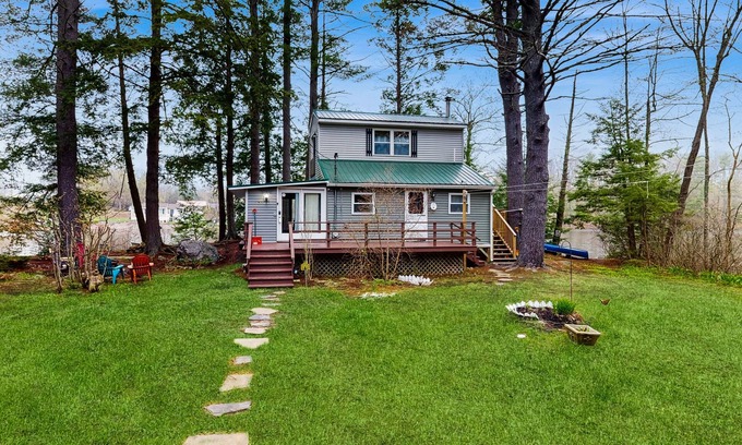 Augusta Cabina | Entire lakefront home on Togus Pond with decks, canoe, firepit & great view