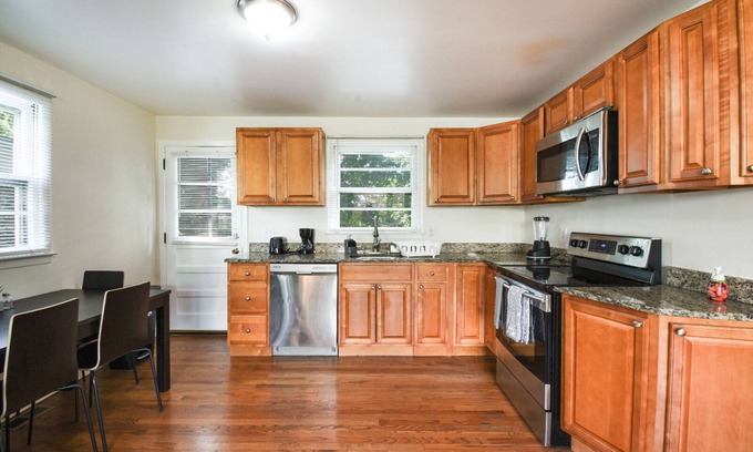Bridgeport Apartamento | Entire lovely & private first floor unit