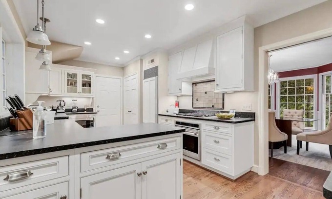 Bethesda Casa | Entire LUX Home in Bethesda