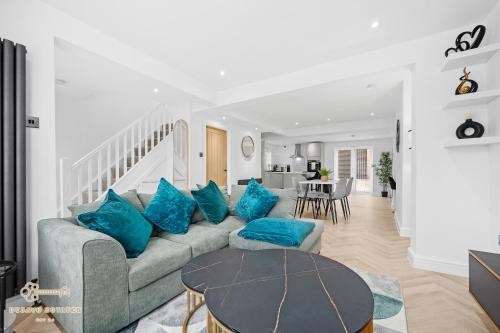 Clayton Casa | Entire Modern & Spacious 3BDR home in Manchester right next to Coop Live & Ethiad