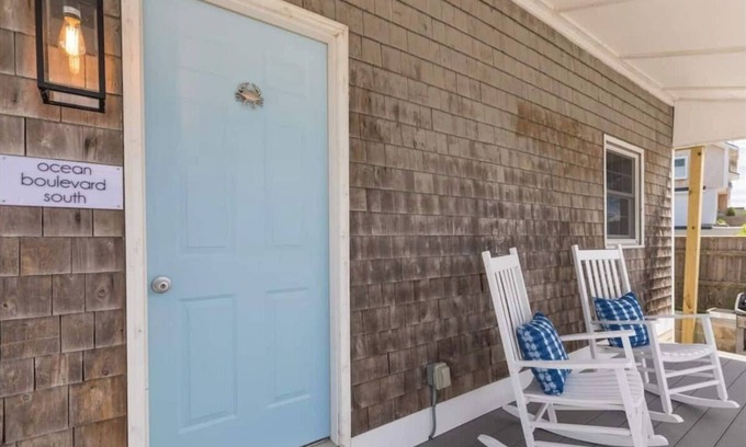 Rye Casa | Entire Ocean Boulevard property, steps to beach!