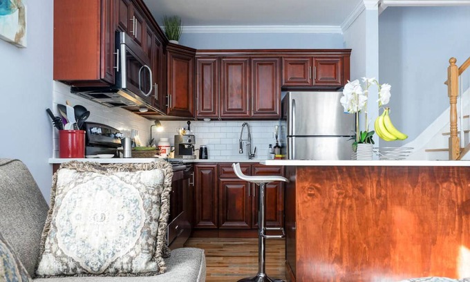 Williamsbridge Casa | Entire Picturesque Duplex Home in NYC, Bronx