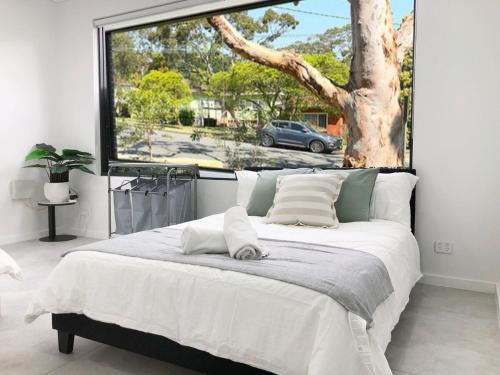 Peakhurst Casa | Entire Place 2 Bedroom Ground House Free Parking
