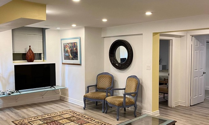 Central Erin Mills Casa | Entire Place - 3BR/3Beds/2WR