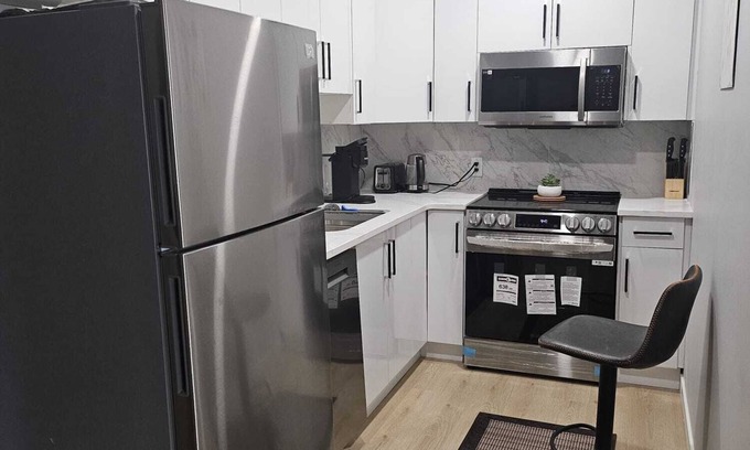 Southwest Edmonton Casa | Entire Place - Stylish 3-Br | Comfort Await! + Gym. No pets please.