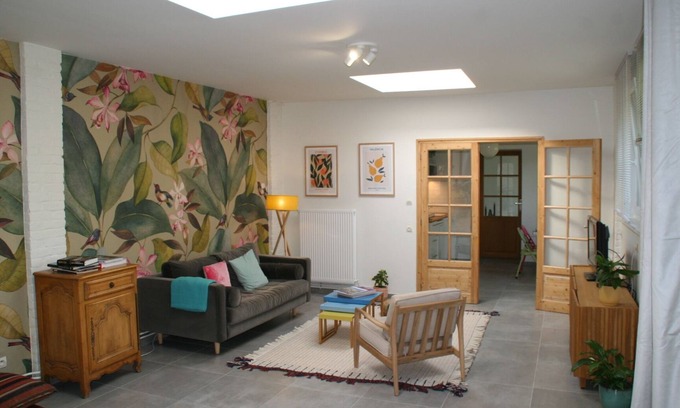 Mouvaux Apartamento | Entire property: quiet apartment in former cookie factory with garden