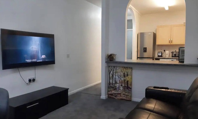 Manchester Casa | Entire Rental, Easy Reach to Etihad Stadium