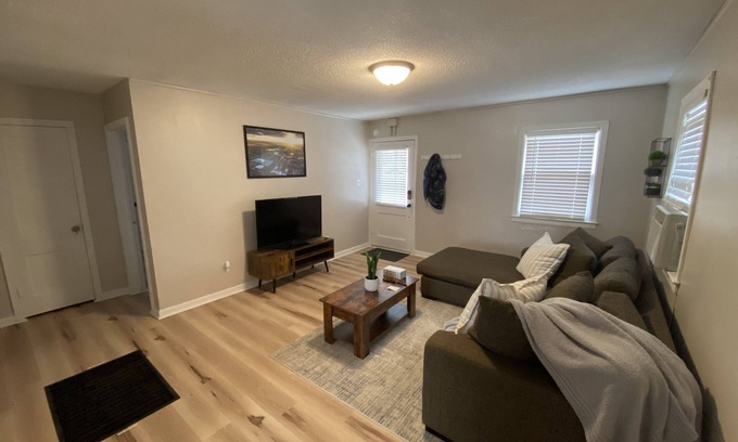 Maryville Casa | Entire residential home-walking distance to NWMSU