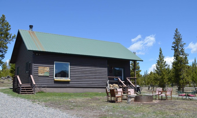 Dubois Cabina | Entire rustic cabin on Union Pass hosted by Tanya