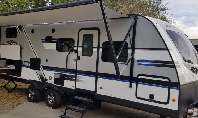 Inyokern Casa | Entire RV w/Murphy Bed, 5-Seater Couch w/Dinette & 2-Bunkbeds